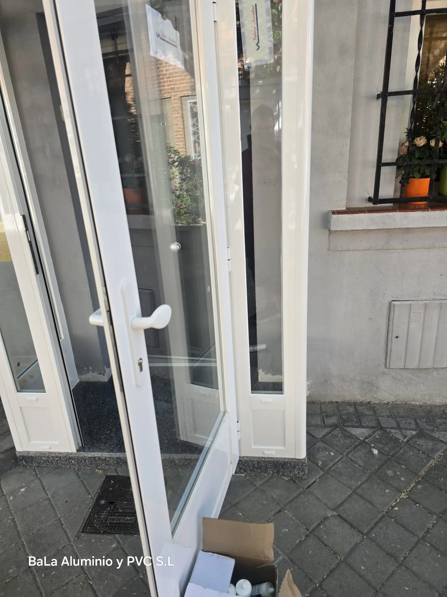 Proyecto de carpintería y cerramiento: CERRAMIENTO EN ALUMINIO - BaLa Parla